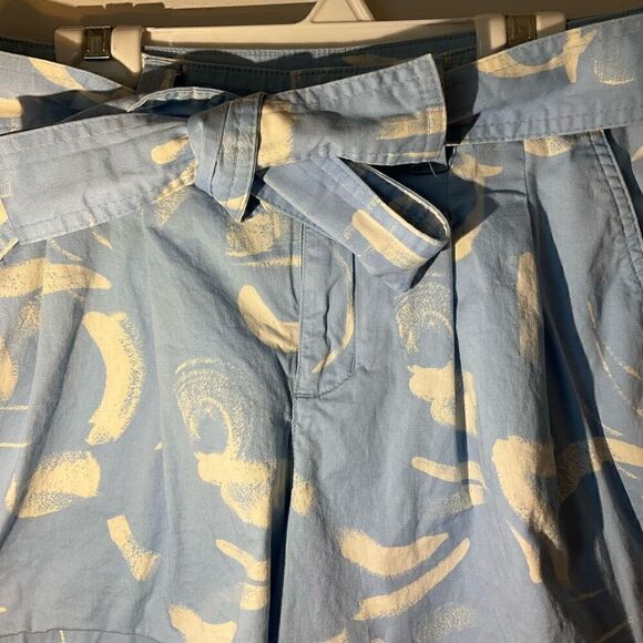 Light Blue and White Highrise Pleated Shorts With Tie Belt, 6 - Picture 13 of 14